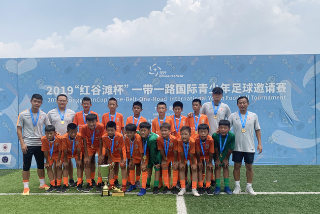 鲁能U12幼将点球制服里昂夺得冠军