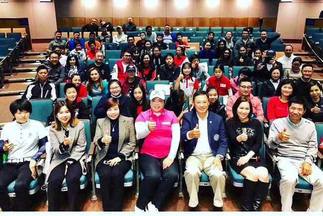 冯珊珊受香港高协邀请参加香港青少年见面分享会