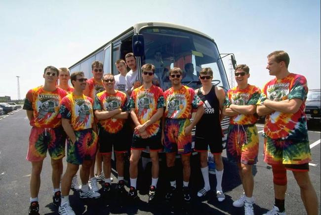 1992年,立陶宛男篮合照。前排左5是31岁的金塔拉斯。