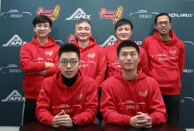 模拟赛车战队Boosters' Triumph团体照