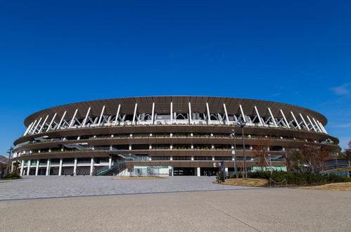 东京奥运会一波三四五折 两高官辞职圣火三度熄灭