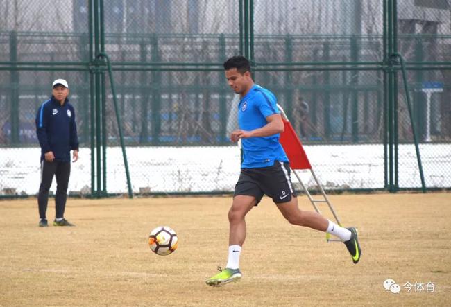 米克尔办工作签证未去国家队 施帅：对手换帅有利