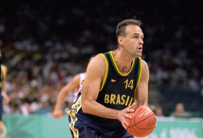 巴西篮球传奇奥斯卡-斯密特