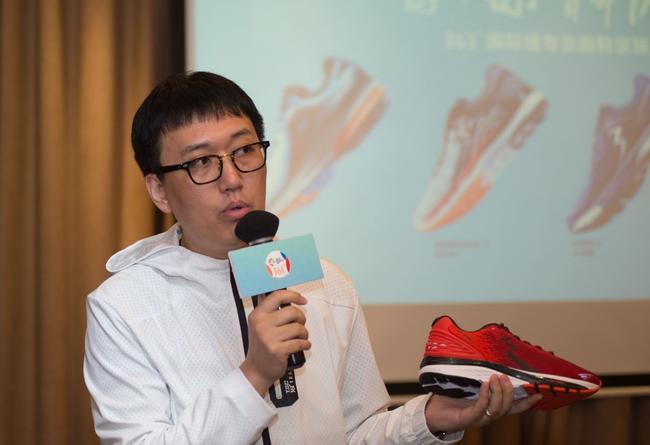 361°鞋产品中心总经理王新宁先生与媒体交流国际线产品