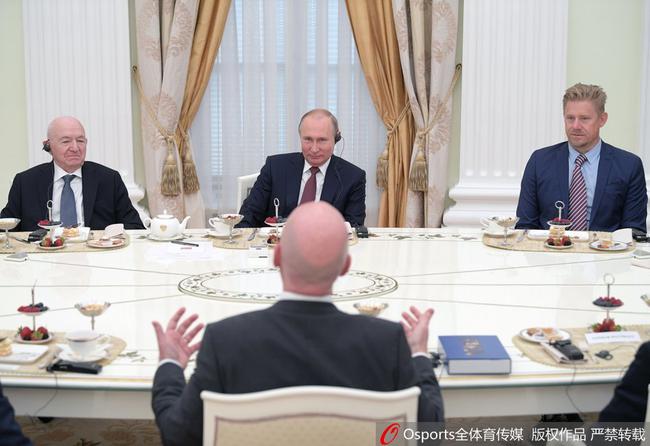 俄总统普京向马克龙致贺电