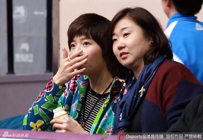 张娜与魏秋月观战