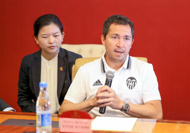 瓦伦西亚青训总监埃尔南德斯