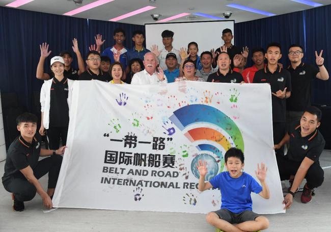 帆船交流会选手们合影