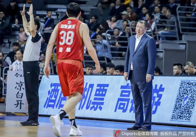 山东队在场上表现的毫无斗志