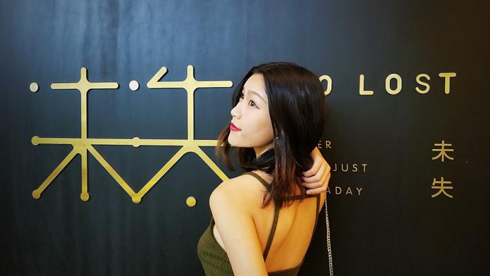 足金美女主播私房照