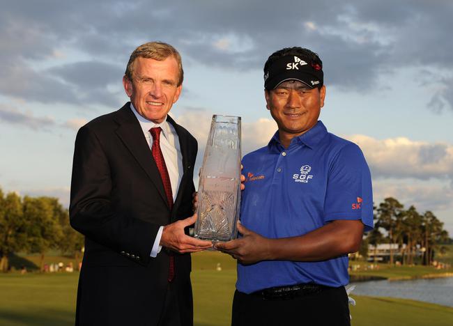 .韩国球员崔京周赢得2011年球员锦标赛。图:Stan Badz/PGA TOUR