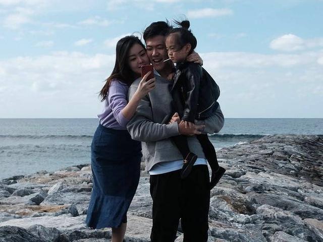 亚洲荣光金英权 暖男属性疯狂秀妻子女儿