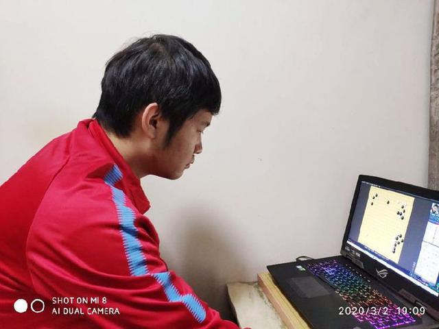 李翔宇在比赛中