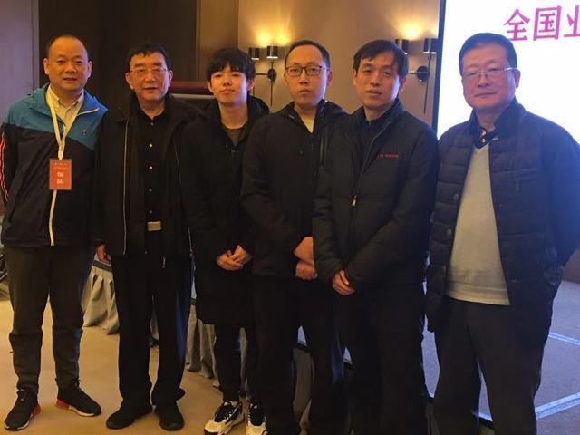 参加晚报杯的业余高手(资料图)