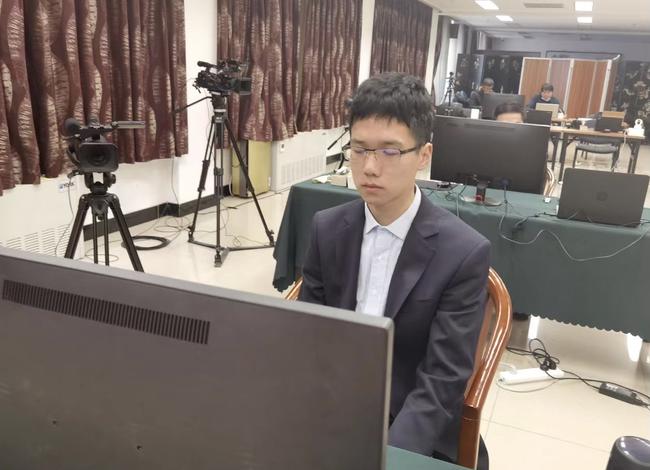 赵晨宇在应氏杯半决赛次局中