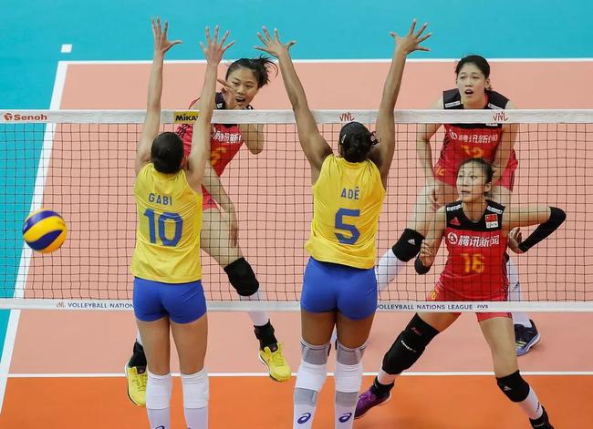中国女排3-0巴西获得第三名
