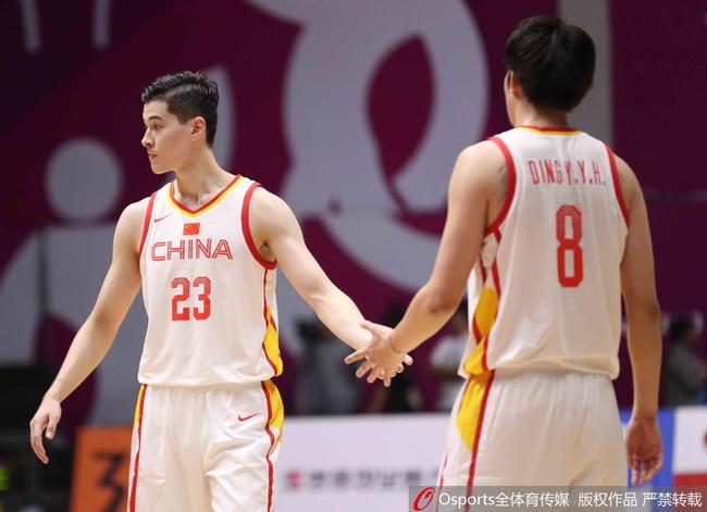 中国男篮98-63击败印度尼西亚晋级亚运四强