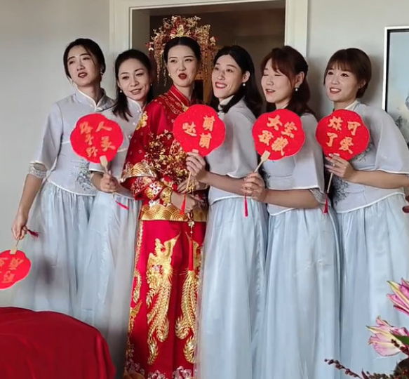 【博狗体育】张常宁&吴冠希今日大婚 新娘中式婚服亮相优雅大气