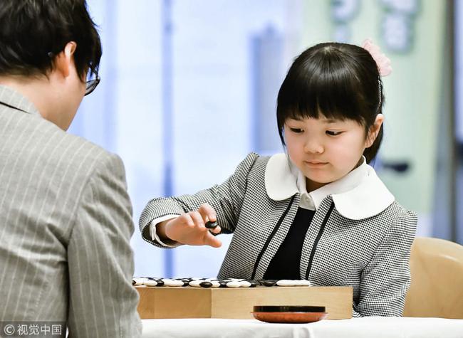 仲邑菫在比赛中(图片来源:视觉中国)