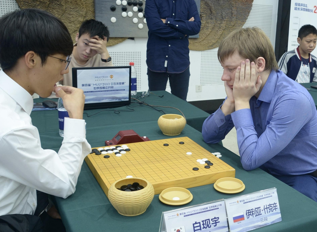 俄罗斯棋手伊利亚负韩国业余棋手白现宇