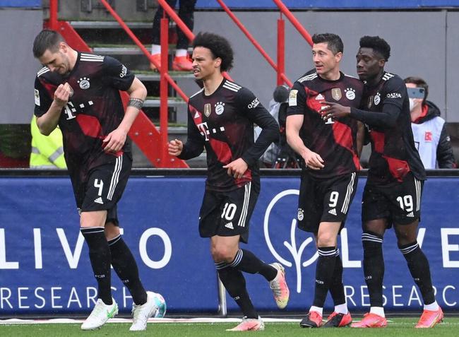 拜仁两度领先2-2客平