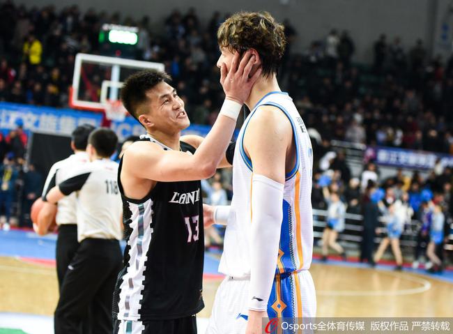 王哲林谈与郭艾伦MVP之争:随缘 季后赛最重要