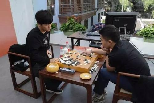 柯洁谢科在围甲上交手(资料图)