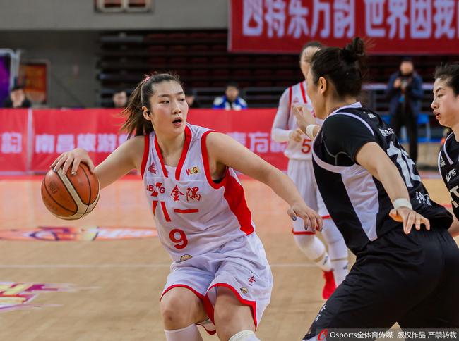 女篮队员李梦
