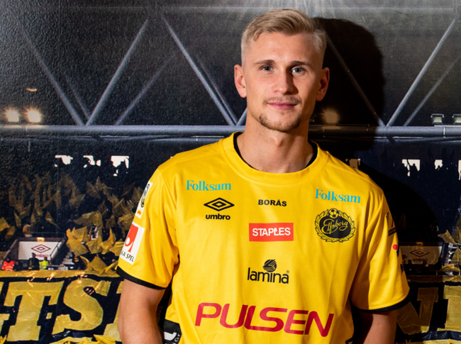 埃尔夫斯堡主力后卫西蒙染红停赛