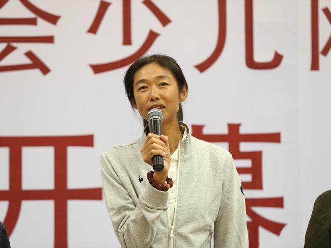 奥运冠军李婷出席