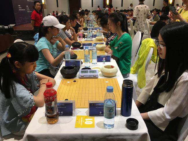 围棋定段赛场面