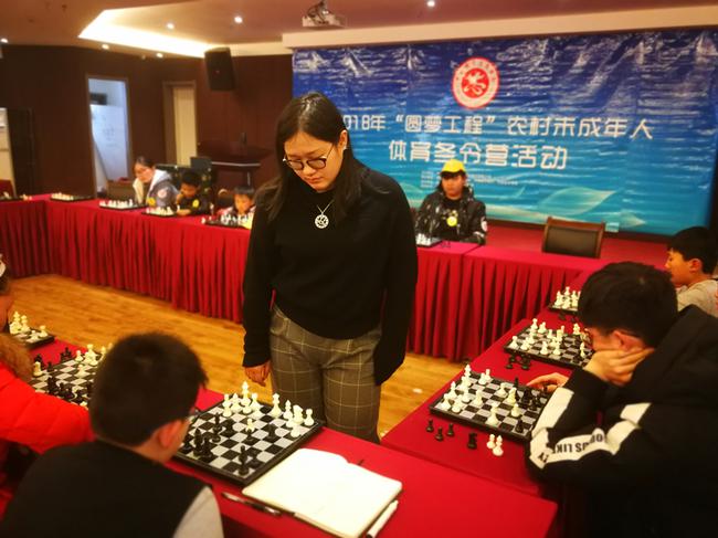 赵雪下车轮战指导棋