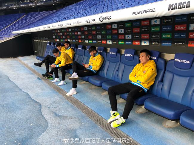 武磊征服西人本地球迷 给他最大呼声+举他标语