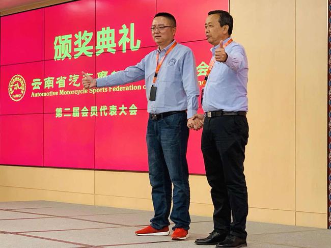 彭亮与李剑完成秘书长新老交替
