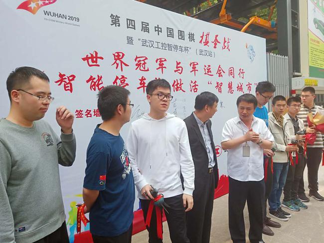 参不益看人造智能停车场