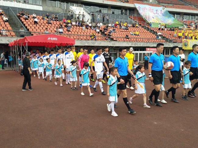 9人迎战的杭州吴越钱唐浙江义乌商城队客场1:2输给了四川优必选