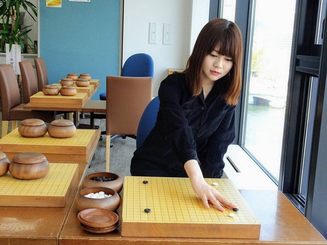 美女棋手稻叶花凛(音译)