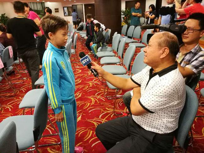 里约奥运会看吴敏霞比赛,对着镜头侃侃而谈的陈芋汐