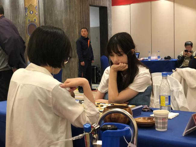 全程吸氧比赛的黑嘉嘉