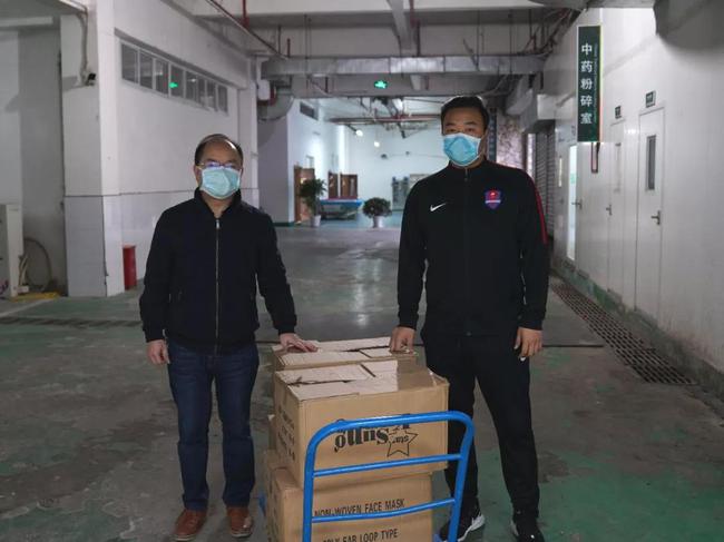 重庆当代力帆俱乐部向重庆捐赠医用外科口罩10000个