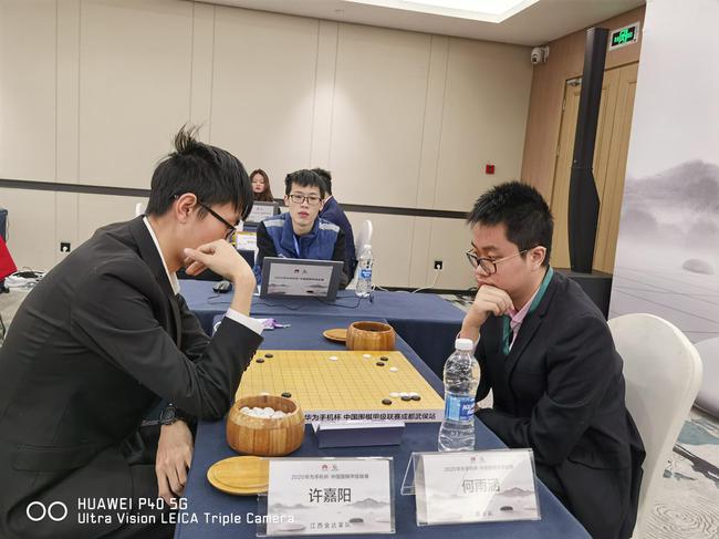 许嘉阳胜何语涵,比分锁定为4比0