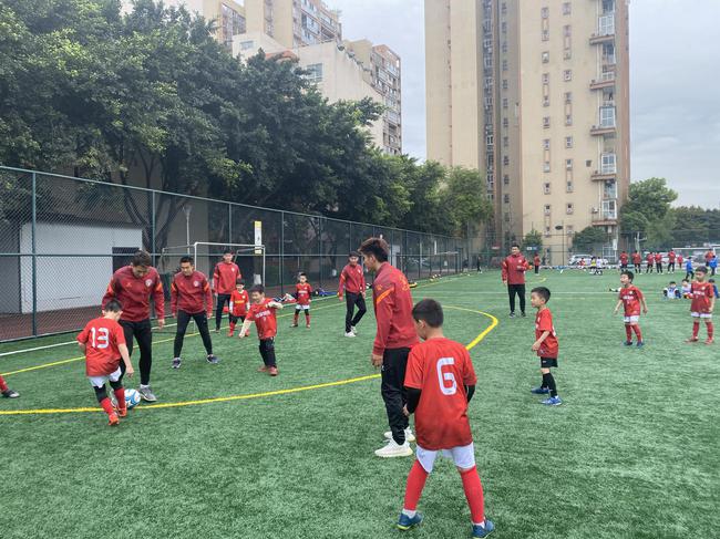 湖外有足球俱乐部吗,湖外有足球俱乐部吗现在