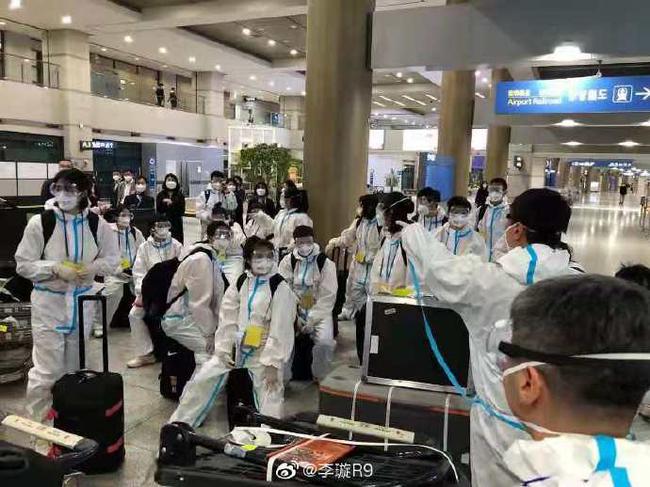 中国女足抵达韩国
