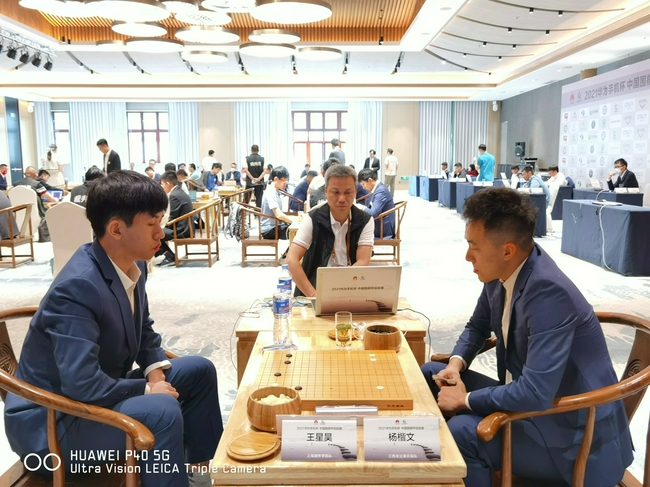 杨楷文不敌王星昊