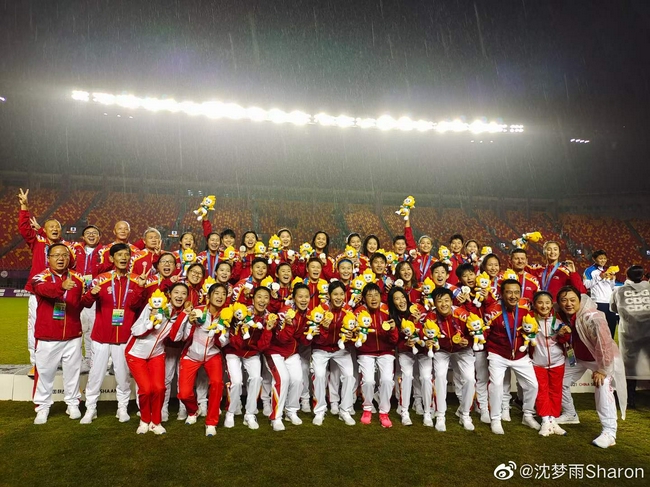 留洋女足姑娘沈梦雨祝贺上海女足：你们最棒