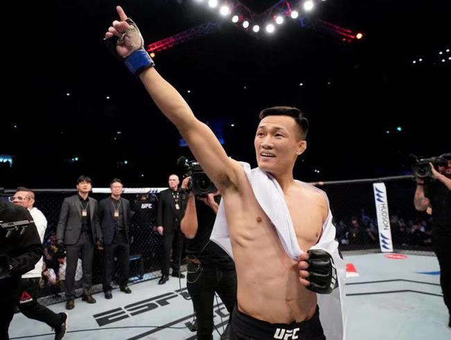 UFC格斗之夜165综述：韩国僵尸首回合TKO埃德加