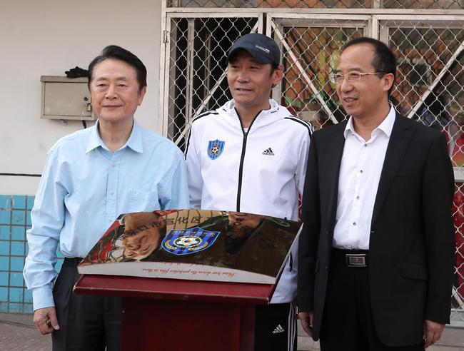 高峰足球俱乐部正式成立 快刀浪子将再攀新高