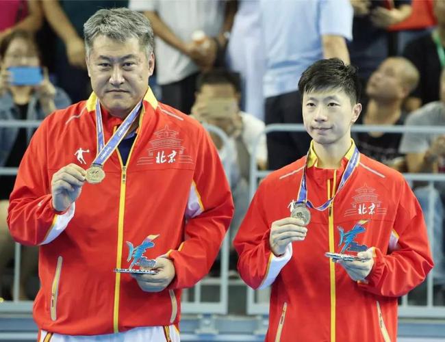 张雷和弟子马龙共同登上天津全运会领奖台