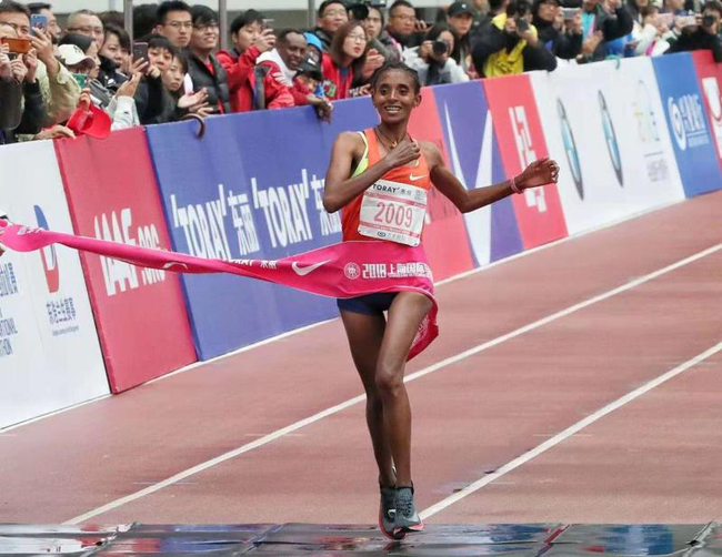 参考图：梅莱斯在2018上海国际马拉松赛的冲线瞬间