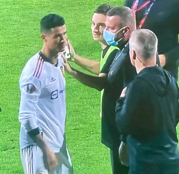 【博狗扑克】进球后仍不高兴?C罗两次拒绝球迷的合影要求 【博狗扑克】进球后仍不高兴?C罗两次拒绝球迷的合影要求